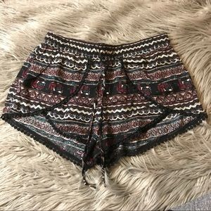 Loose tie shorts